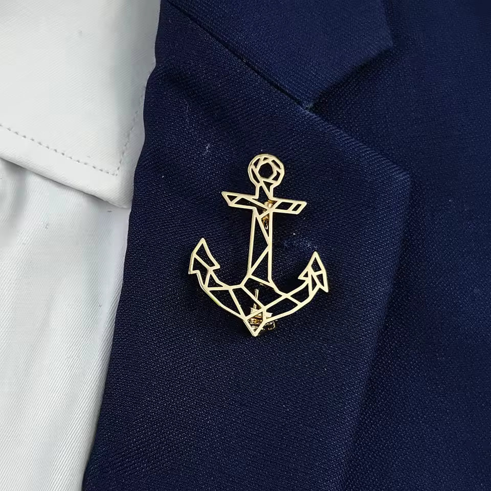 Broche ancre ajouré porté