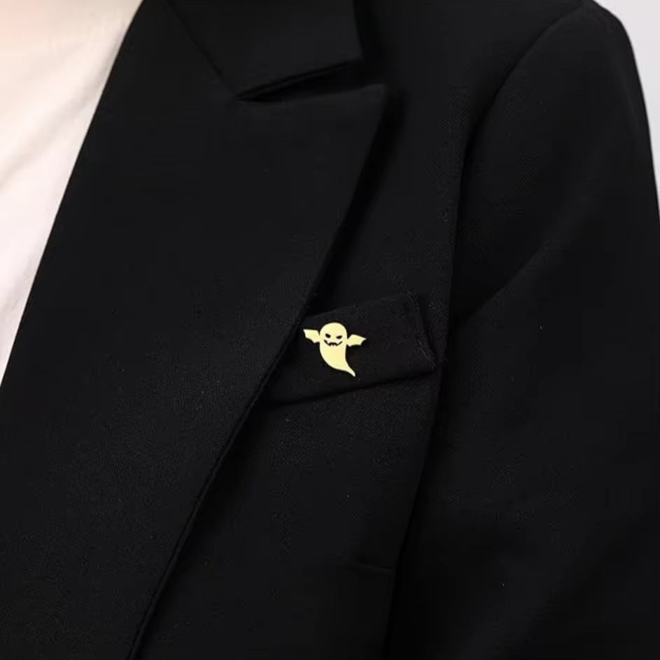 Broche fantôme porté