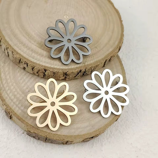 Broche marguerite ajourée photo