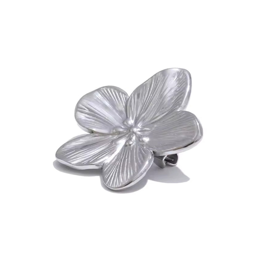 Broche pétale solaire argenté