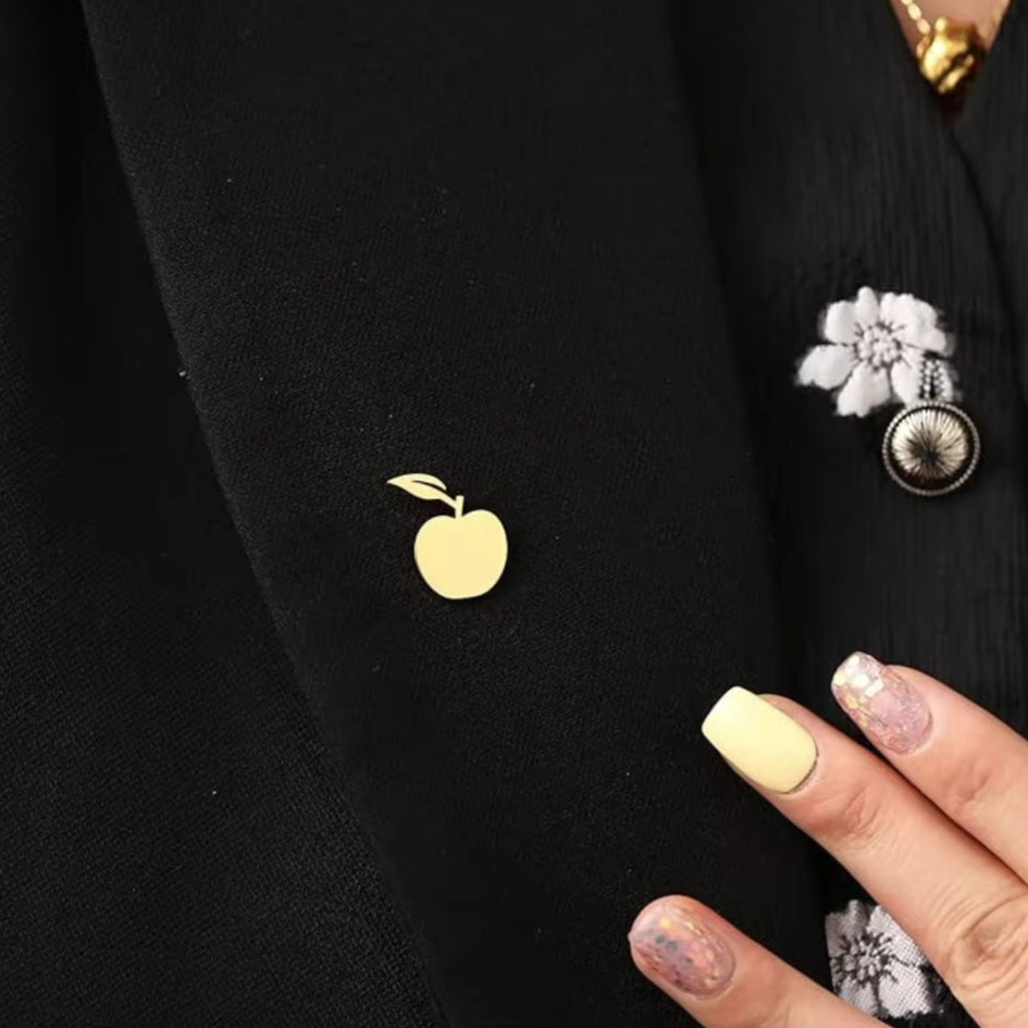 Broche pomme porté