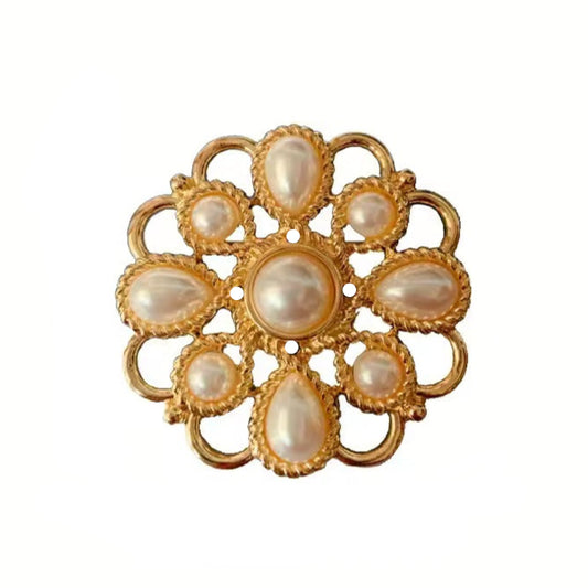 Broche rosace perlée