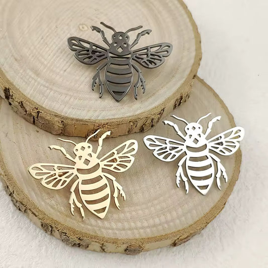 Broche abeille ajourée photo