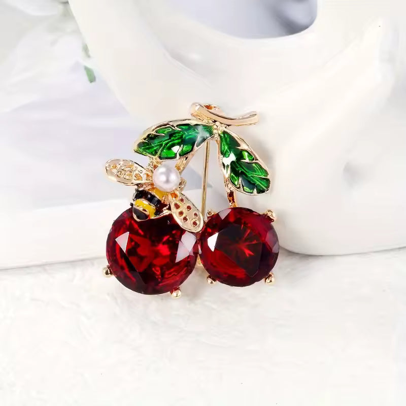 Broche abeille cerise photo
