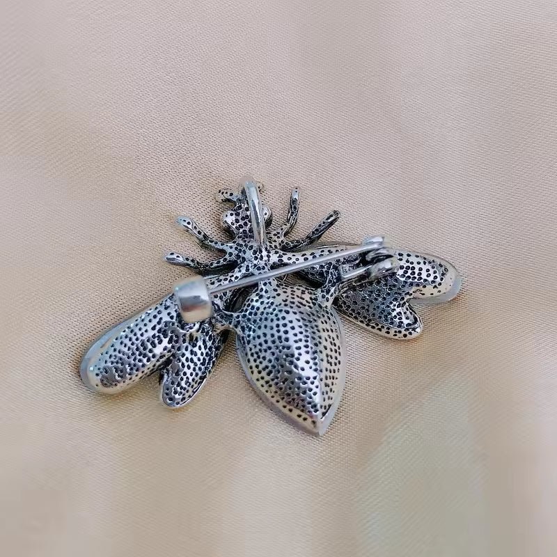 Broche abeille cristal de dos