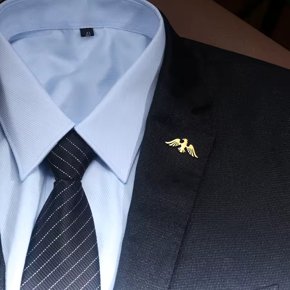 Broche aigle porté