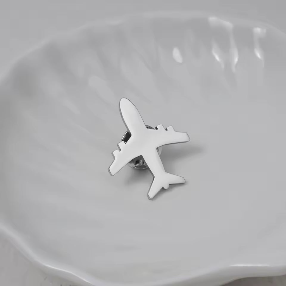 Broche avion argenté