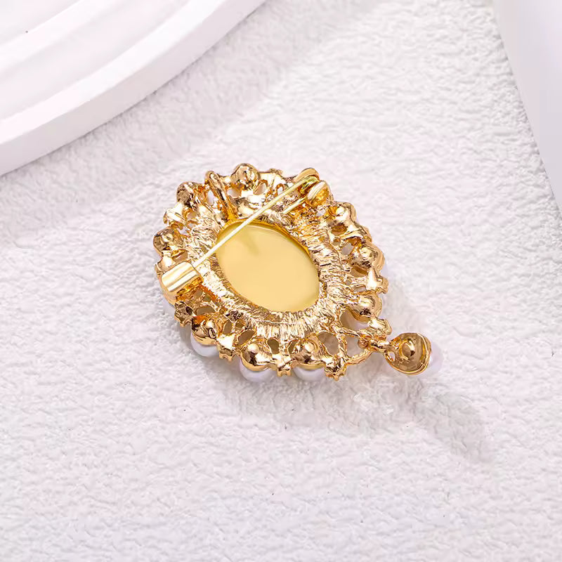 Broche camée florale de dos