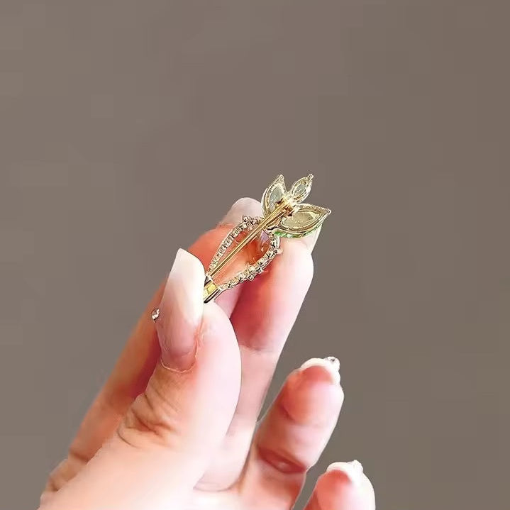 Broche carotte crystal de dos
