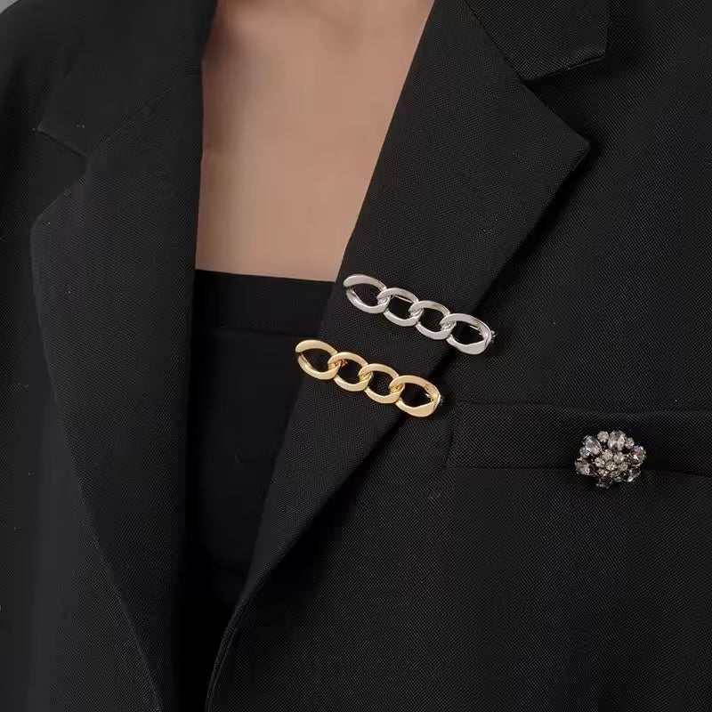 Broche chaîne porté