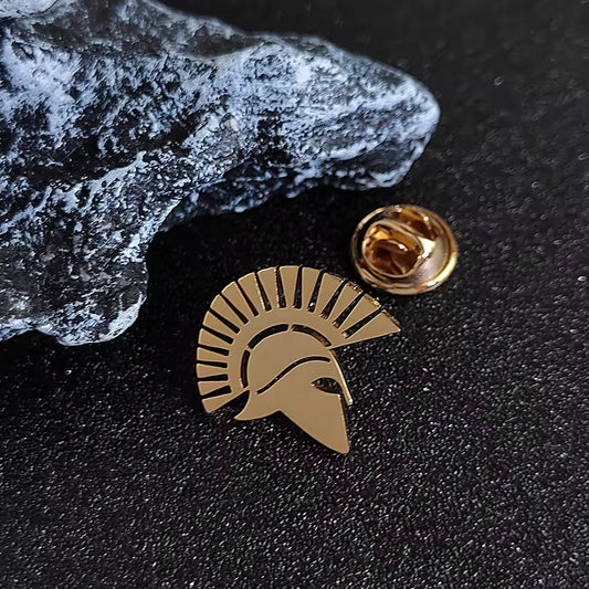 Broche casque chevalier doré