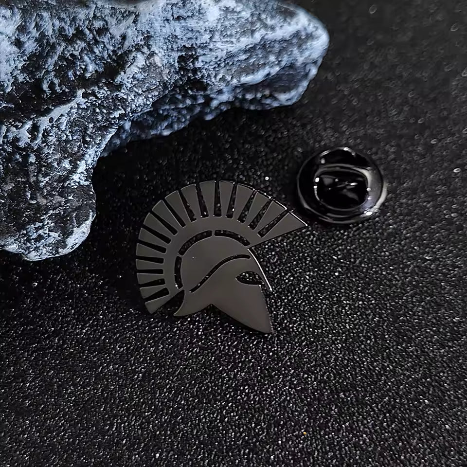 Broche casque chevalier noir