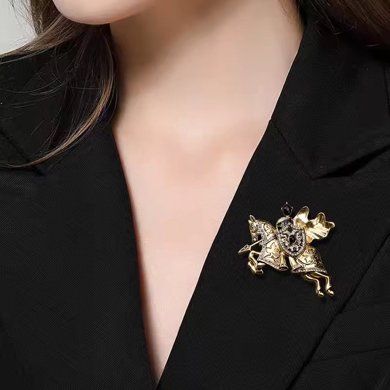 Broche chevalier porté