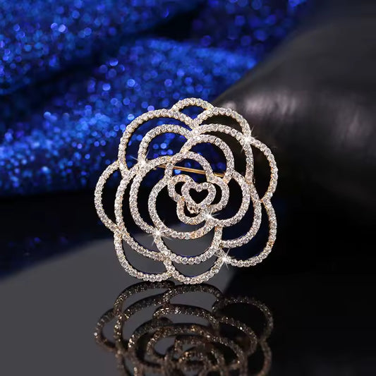 Broche cœur fleuri