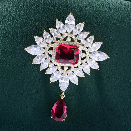 Broche couronne d’hiver rouge