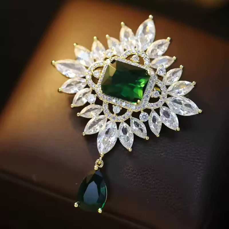 Broche couronne d’hiver verte