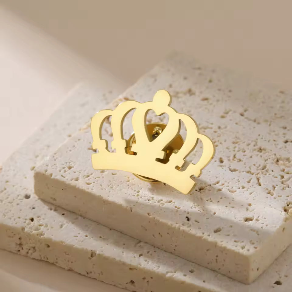Broche amour couronné doré