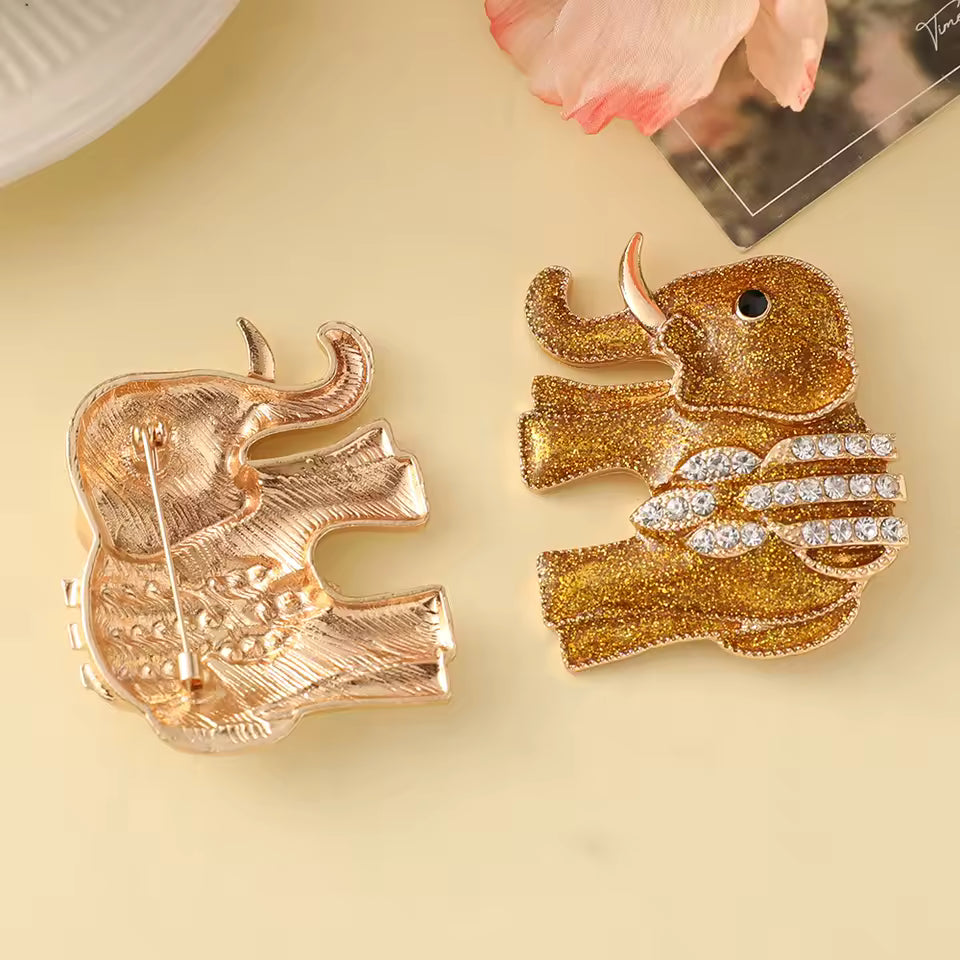 Broche éléphant orné de dos