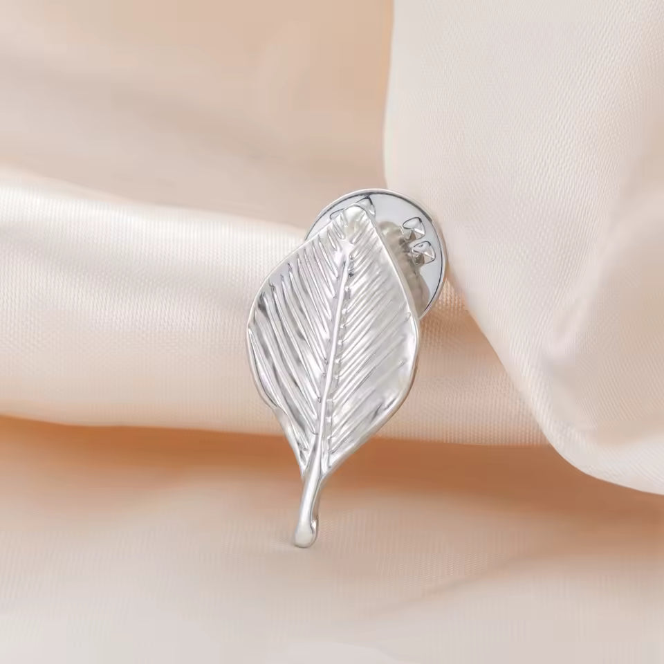 Broche feuille nervurée argenté