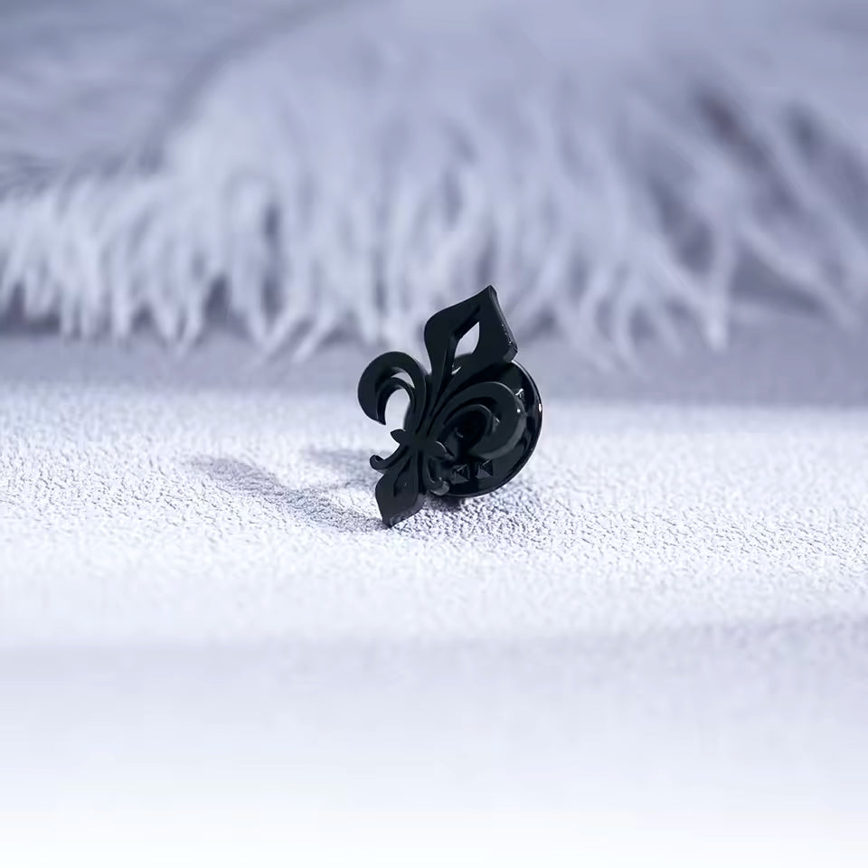 Broche fleur de lys noir