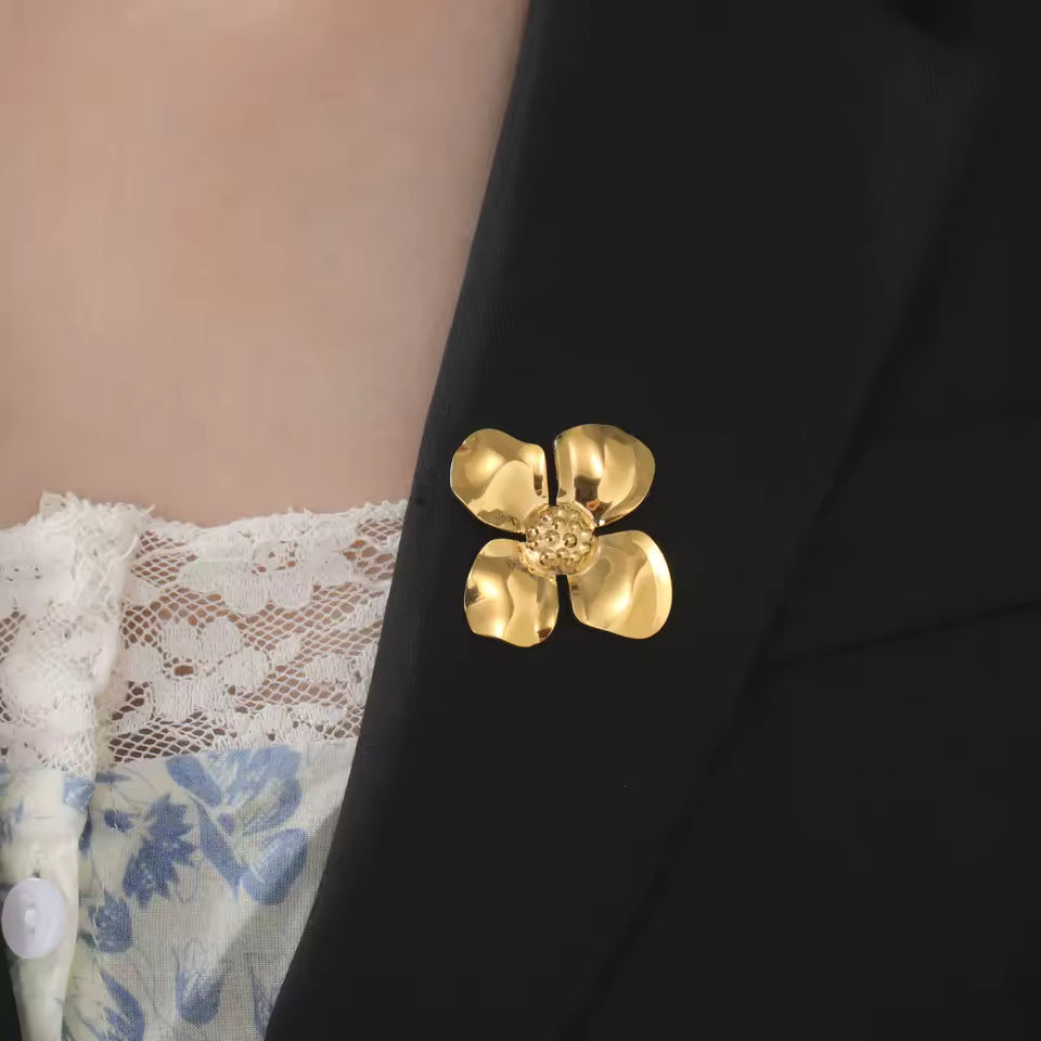 Broche fleur solaire porté