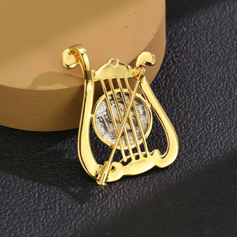 Broche harpe pièce antique de dos