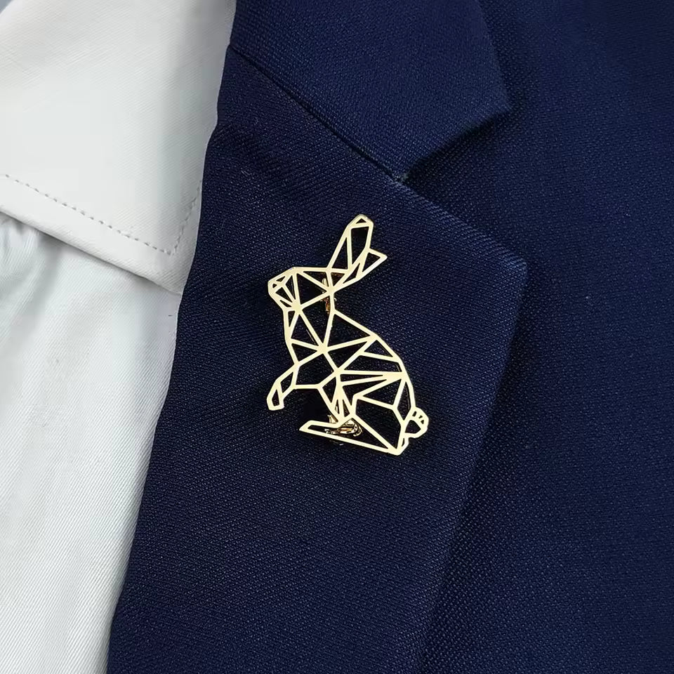 Broche lapin ajouré porté