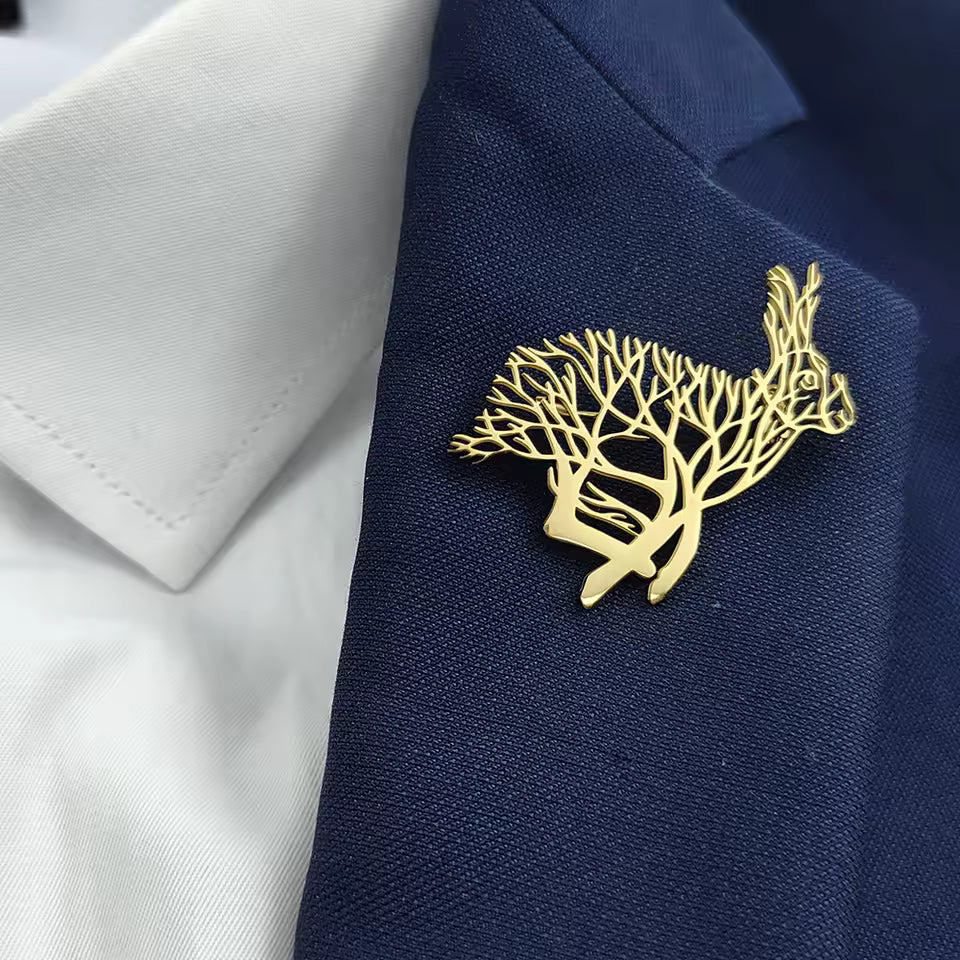 Broche lapin arbre de vie porté