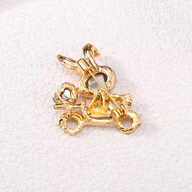 Broche lapin d'amour express de dos