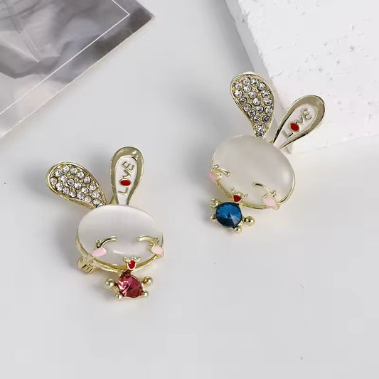 Broche lapin love photo