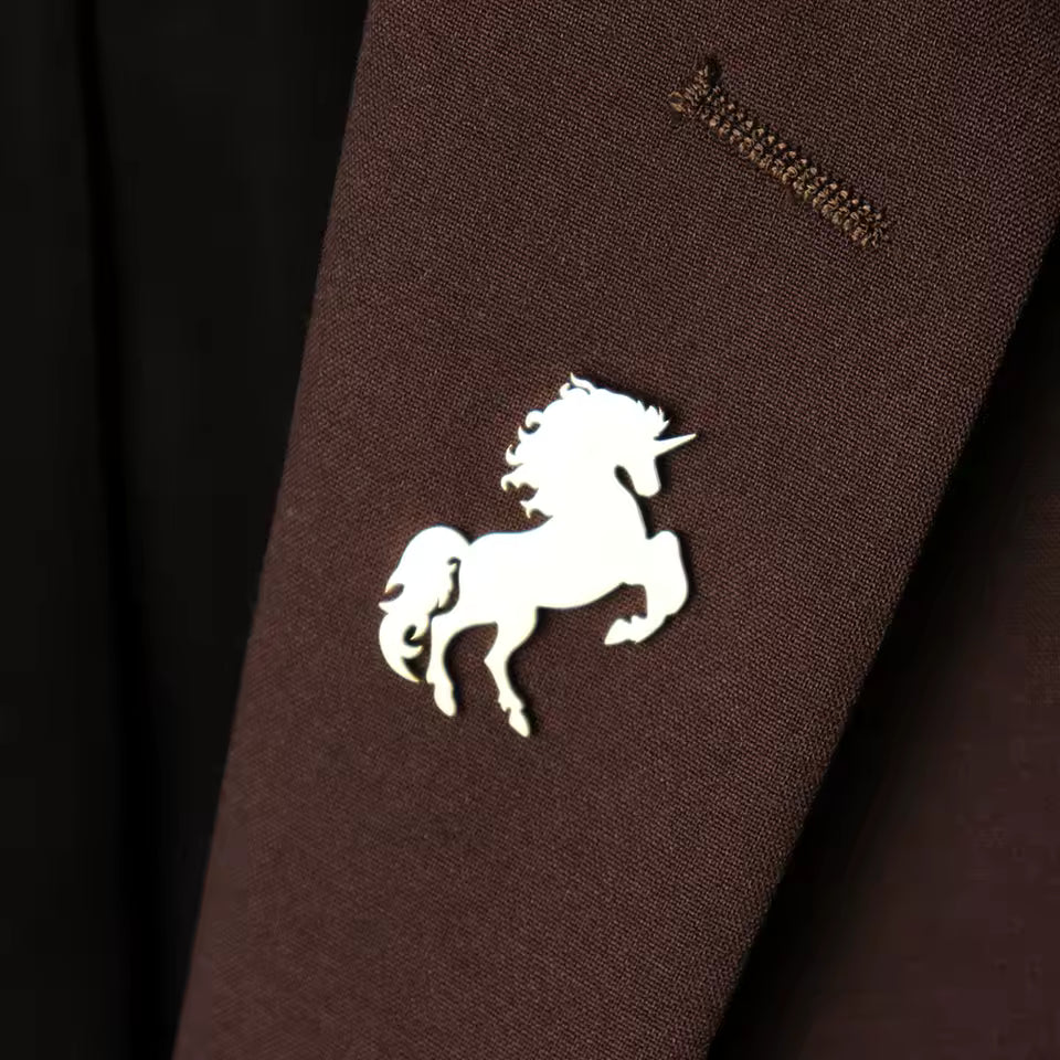 Broche licorne porté
