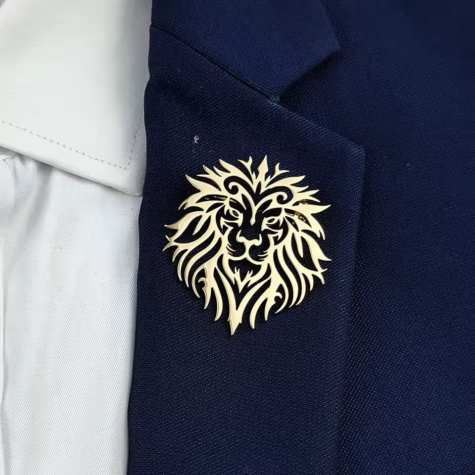 Broche lion majestueux porté
