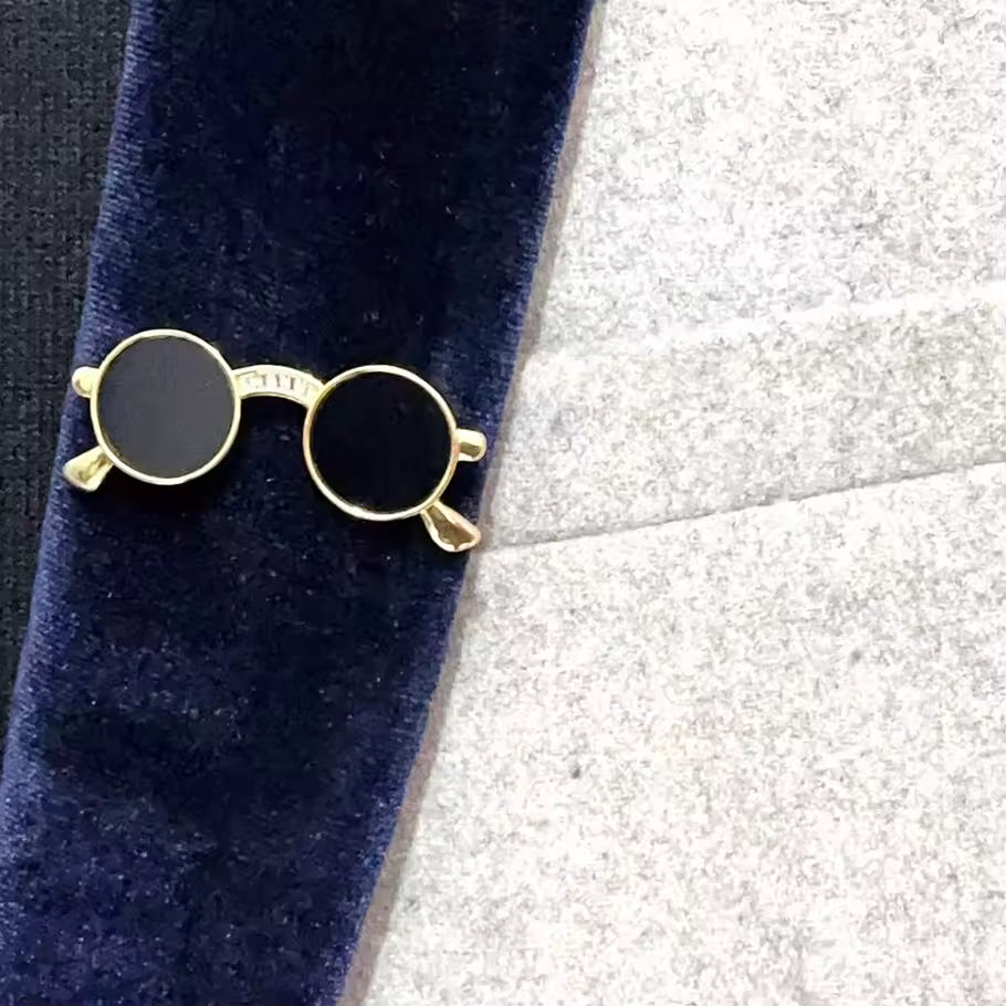 Broche lunette porté