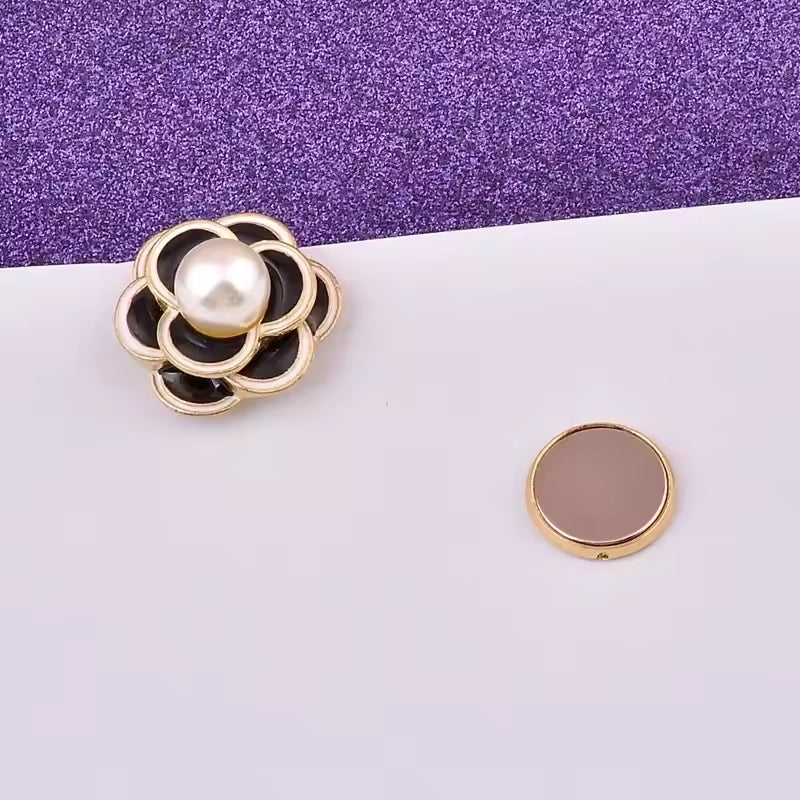 Broche magnétique fleur camélia ouverte