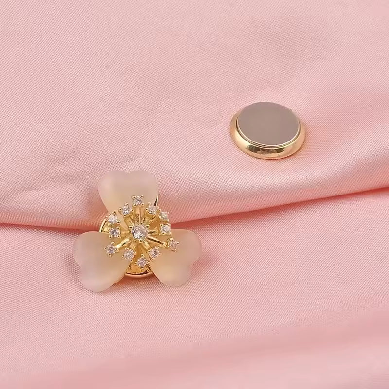 Broche magnétique fleur d’aurore ouvert