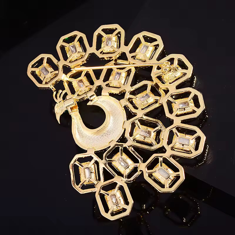 Broche paon des mille éclats de dos