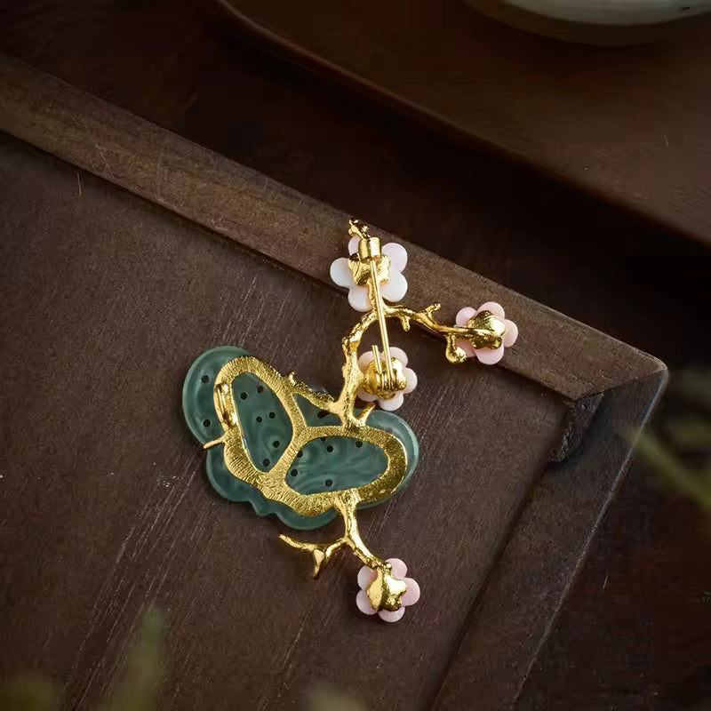 Broche papillon prunier de dos
