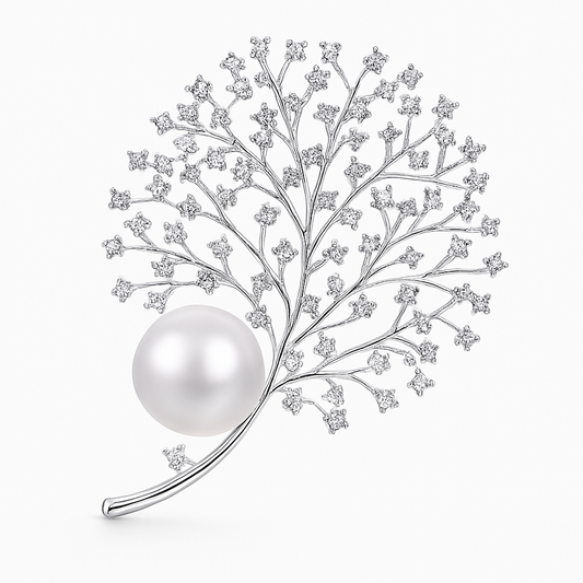Broche perlée argentée