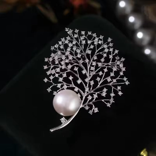 Broche perlée argentée photo