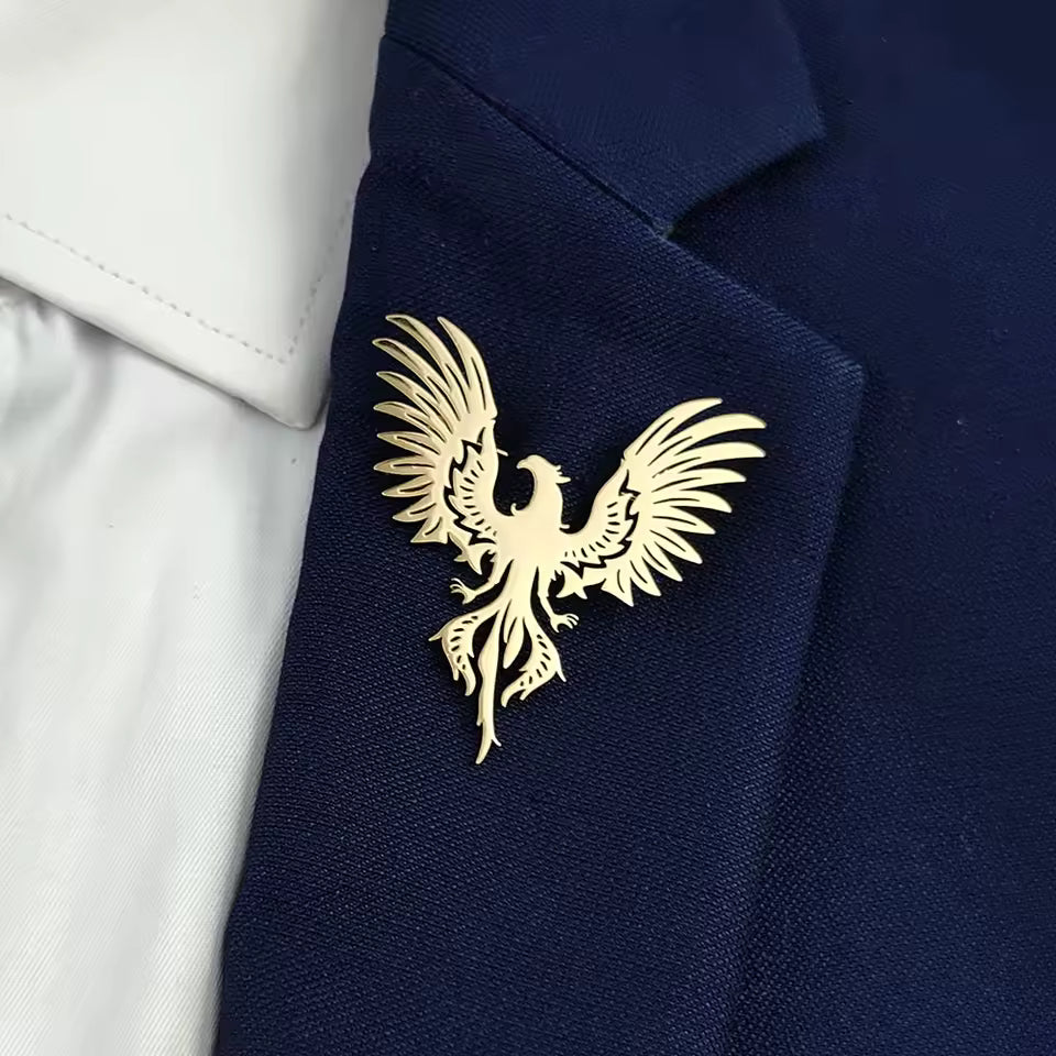 Broche phénix triomphant porté