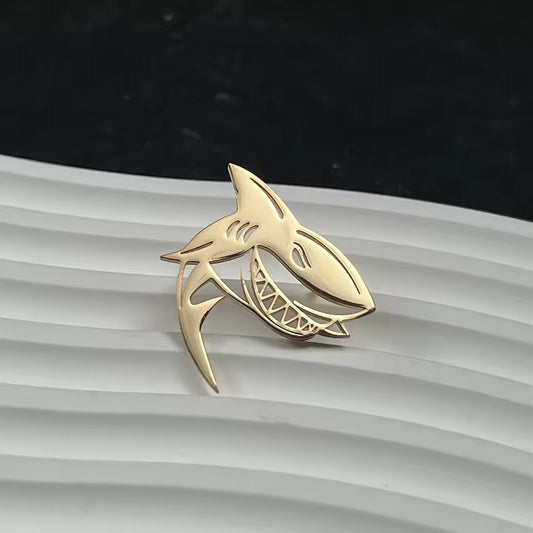 Broche requin doré