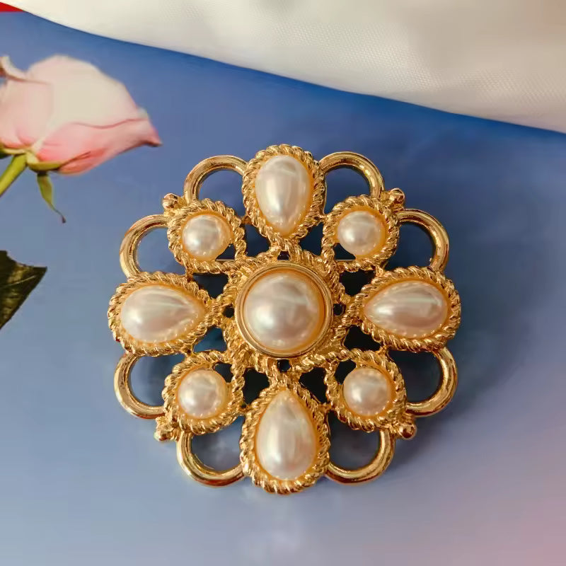 Broche rosace perlée photo