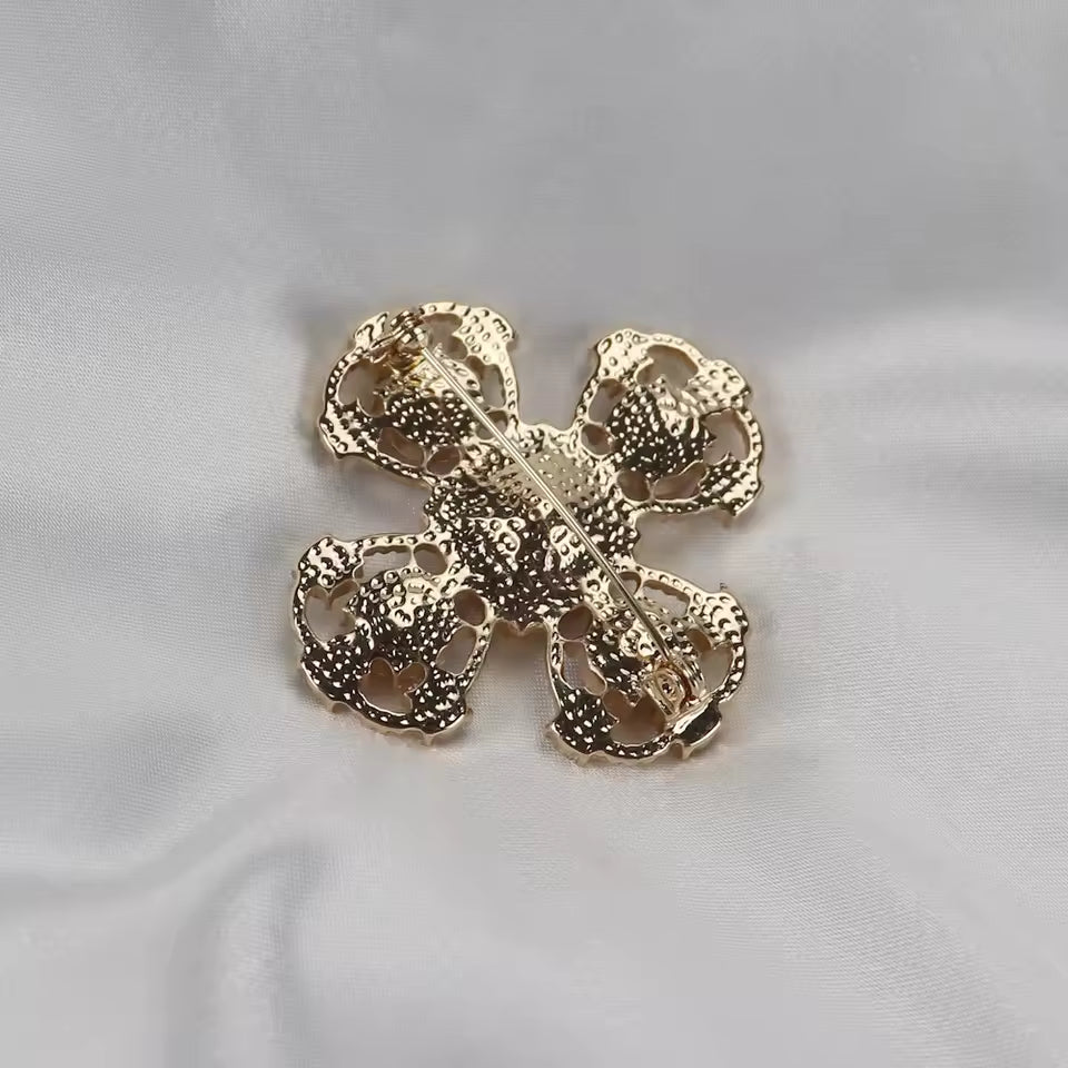 Broche rubis prestige de dos