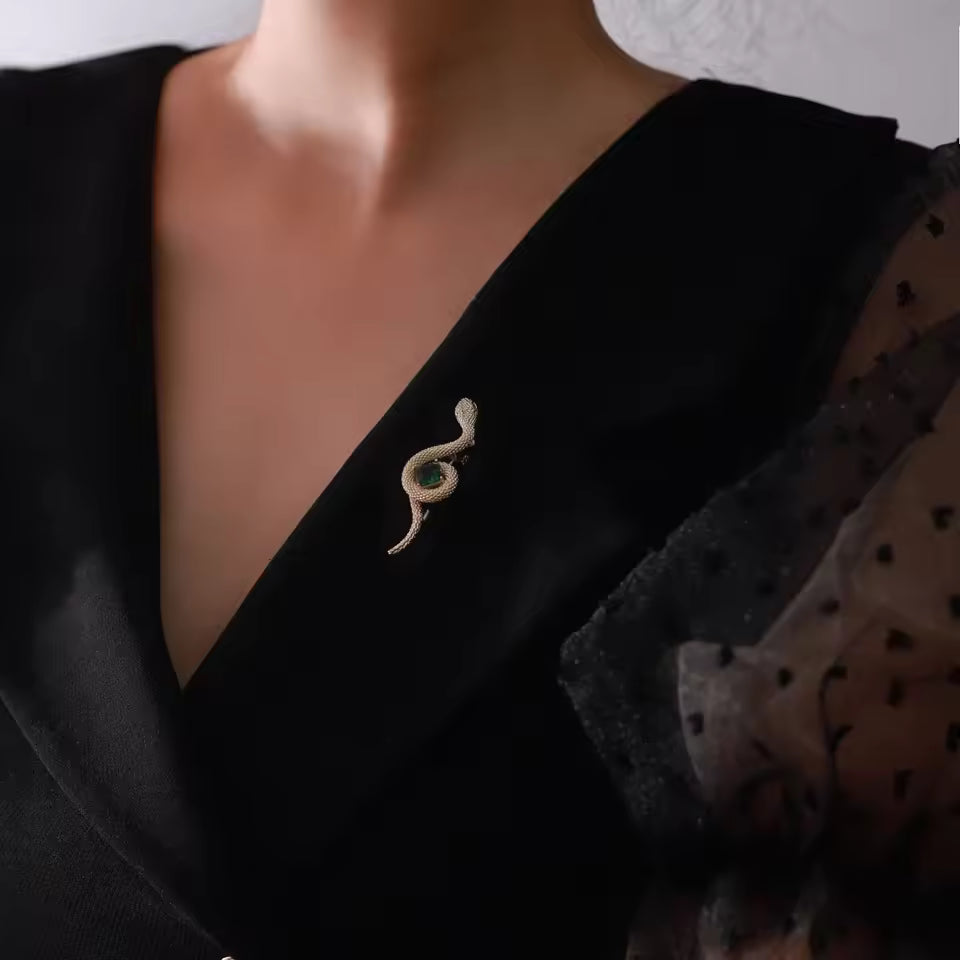 Broche serpent protecteur de dos