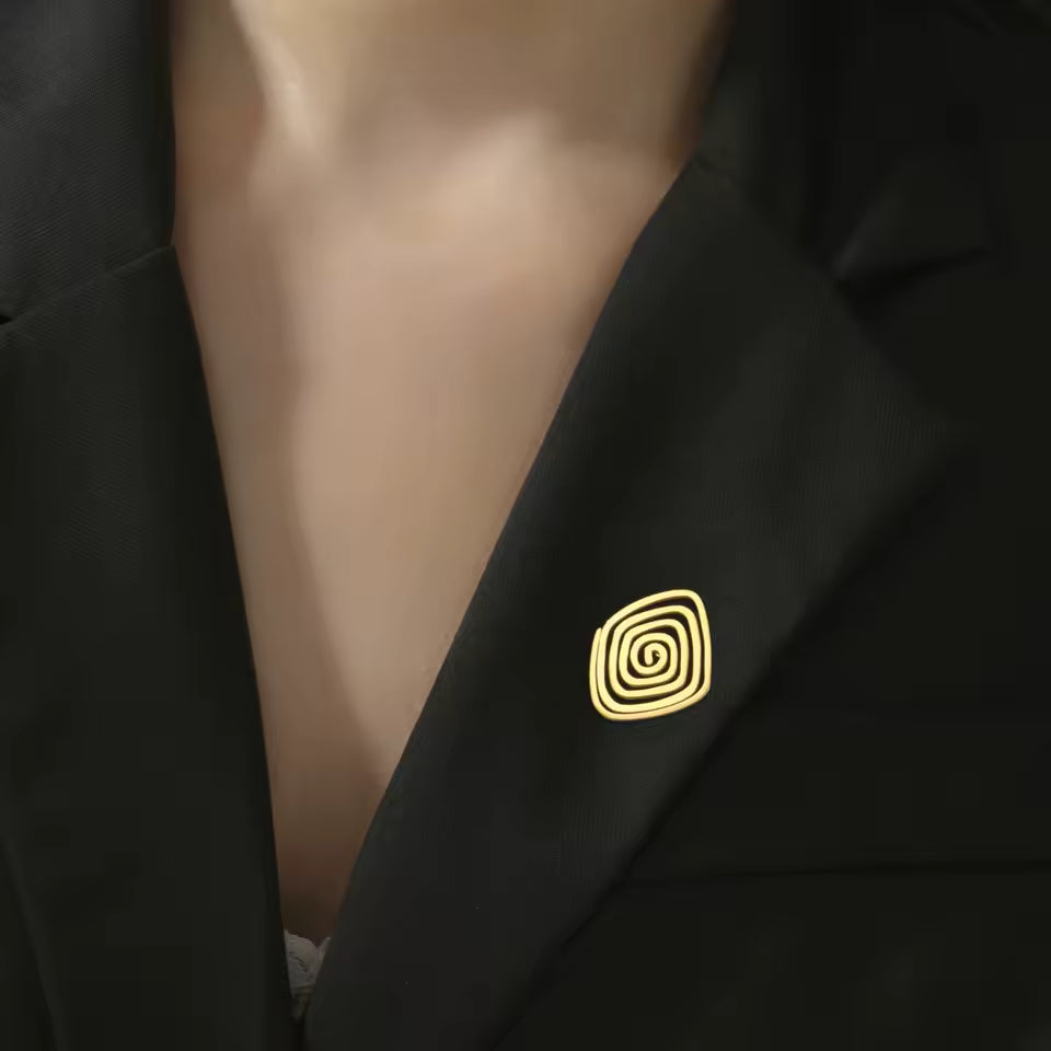 Broche spirale porté
