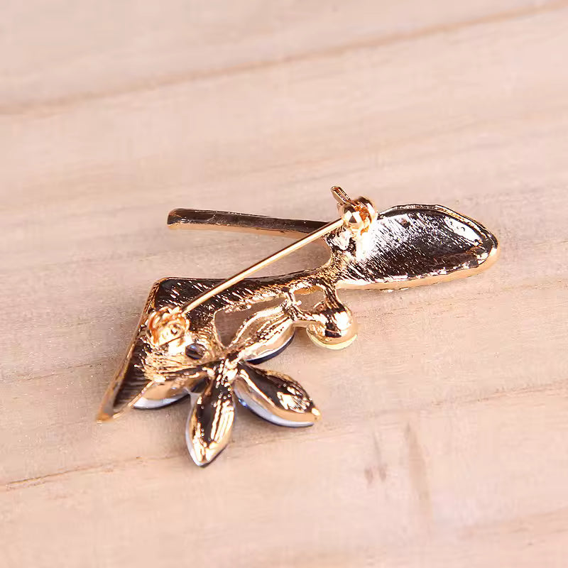 Broche talon de dos