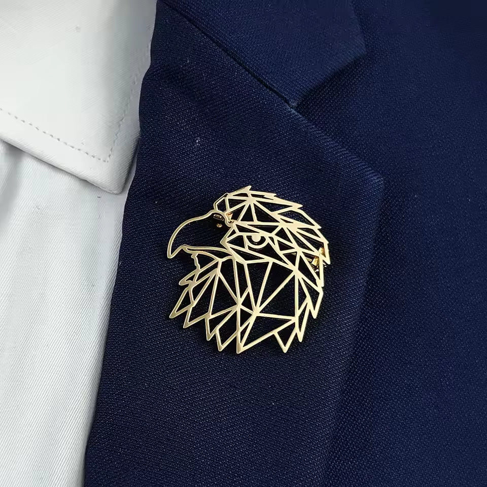 Broche tête d’aigle porté