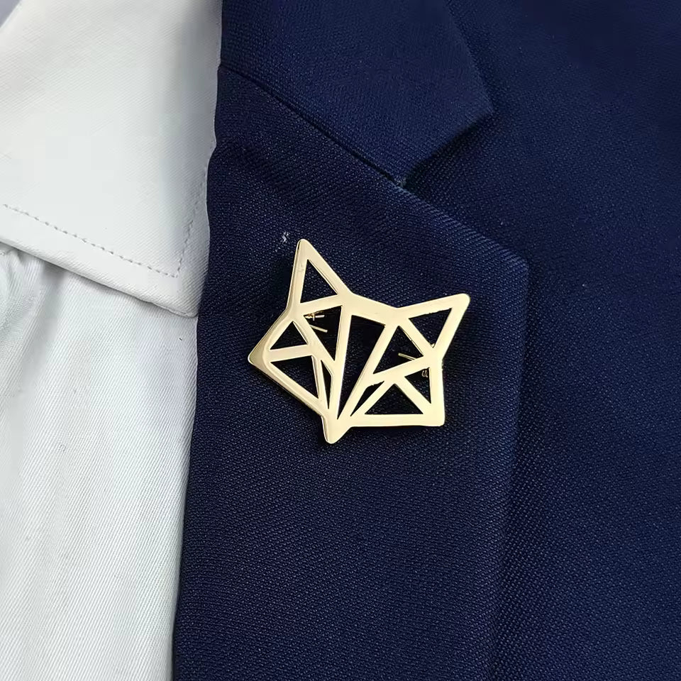 Broche tête de loup porté