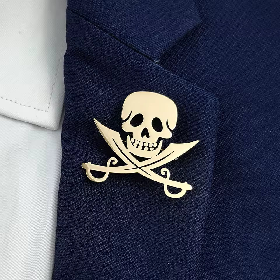 Broche tête de mort pirate porté