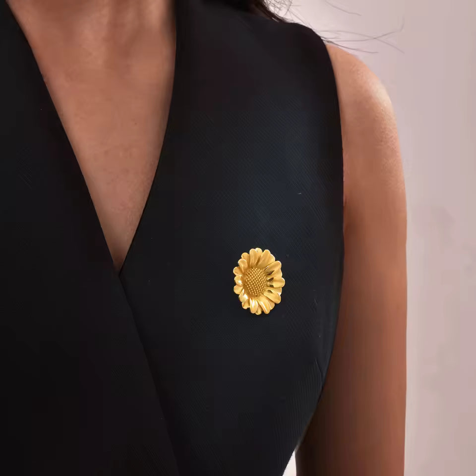 Broche tournesol métallique porté